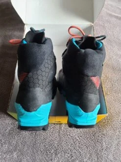 La Sportiva Aequilibrium ST Woman GTX Black / Hibiscus -Aventure Soldes 63f0f26b32aa73.81530768 phpyy274u