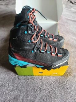 La Sportiva Aequilibrium ST Woman GTX Black / Hibiscus